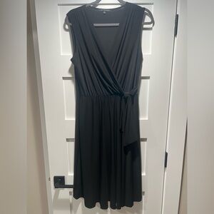 Nik & Nash Black Wrap Midi Dress L Sleeveless V-Neck Stretch Classic